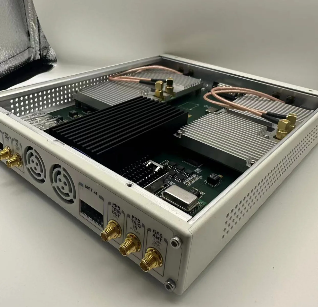 منصة X310 SDR جديدة KINTEX7-410T FPGA المدمج في 2x USX160 RF بطاقة فرعية وحدة GPSDO دعم UHD RFnoc GNU راديو