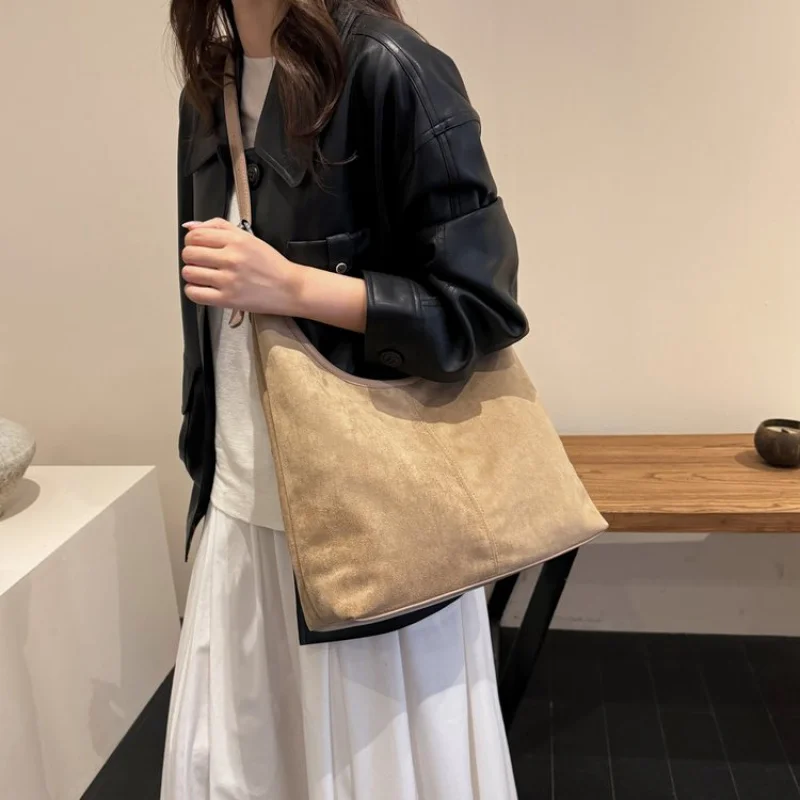 

Women's Handbag Made Of Jasmine-Patterned Leather Boasting High-End Paris Commuter Lasting Style​