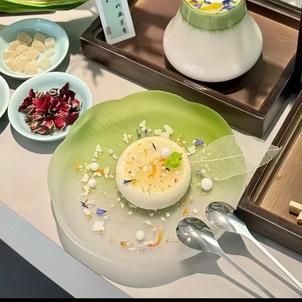 

Frosted glass gradual change green new Chinese afternoon tea Guofeng furnace tea lotus plate dessert cake heart plate tableware