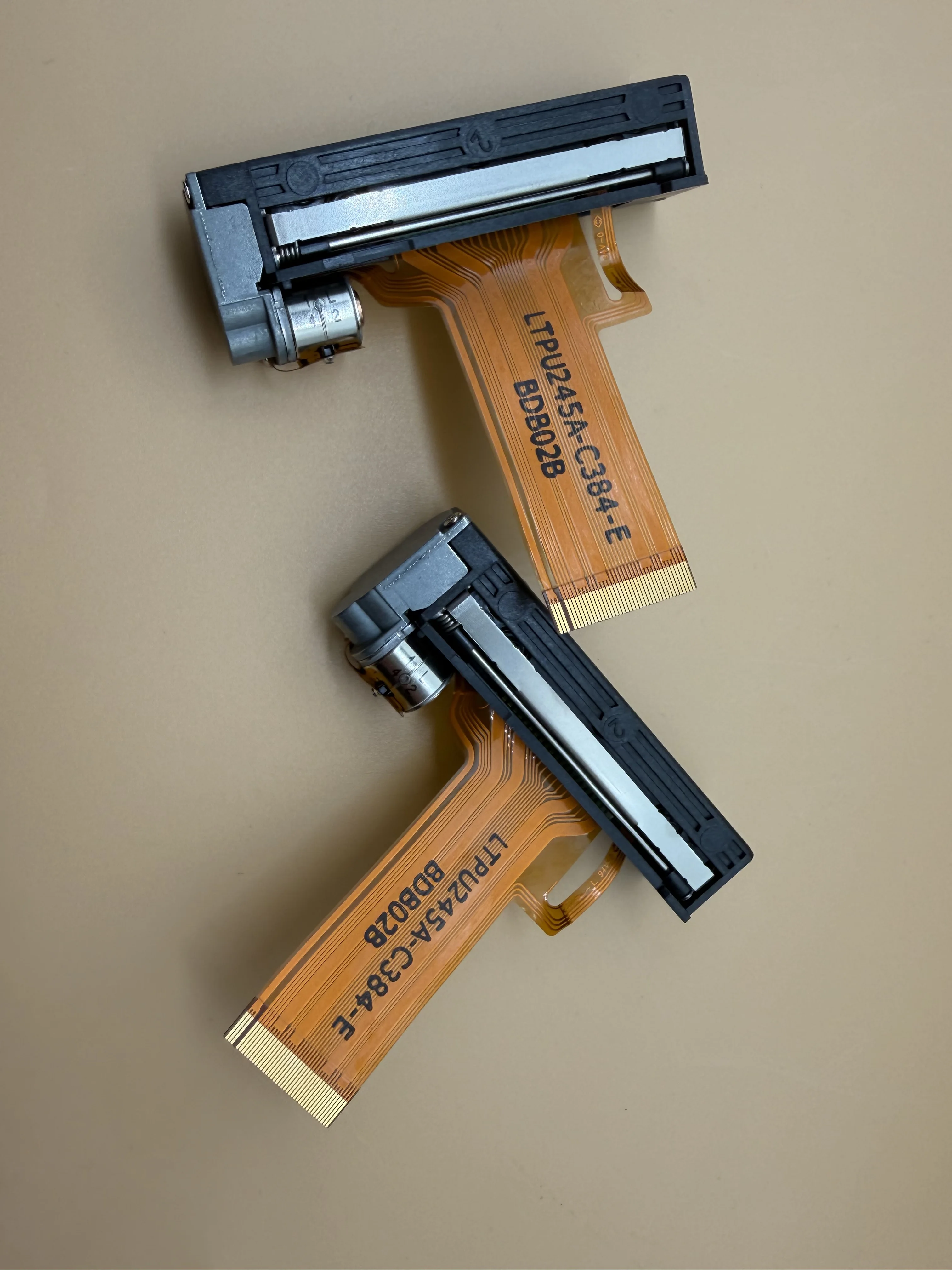 

printer accessories LTPU245A-C384, LTPU245A,LTPU245 Brand new original thermal printhead LTPU245A-C384-E, hand-held thermal head