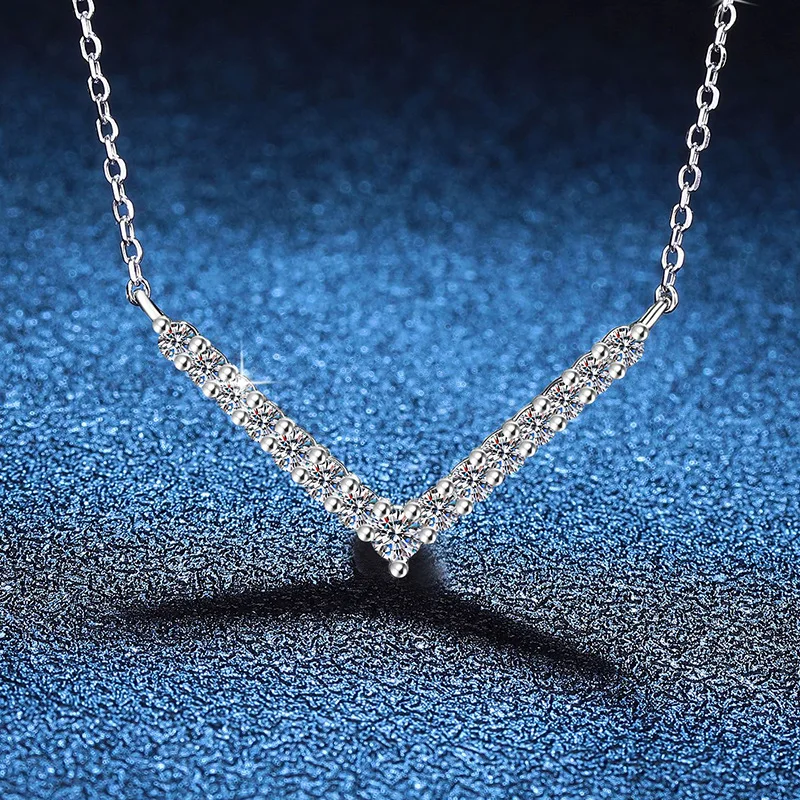 

D Color Moissanite Necklace S925 Sterling Silver During Clavicile Chain for Women Rainbow V-Shaped Smile Necklace Free Shipping
