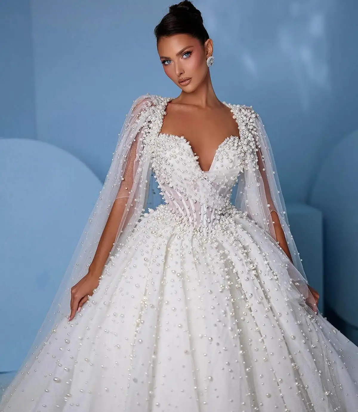 Abiti da sposa eleganti con abito da ballo Design artistico con scollo a V Abito da sposa in pizzo con perle lucide Sweep Train Abiti da sposa personalizzati