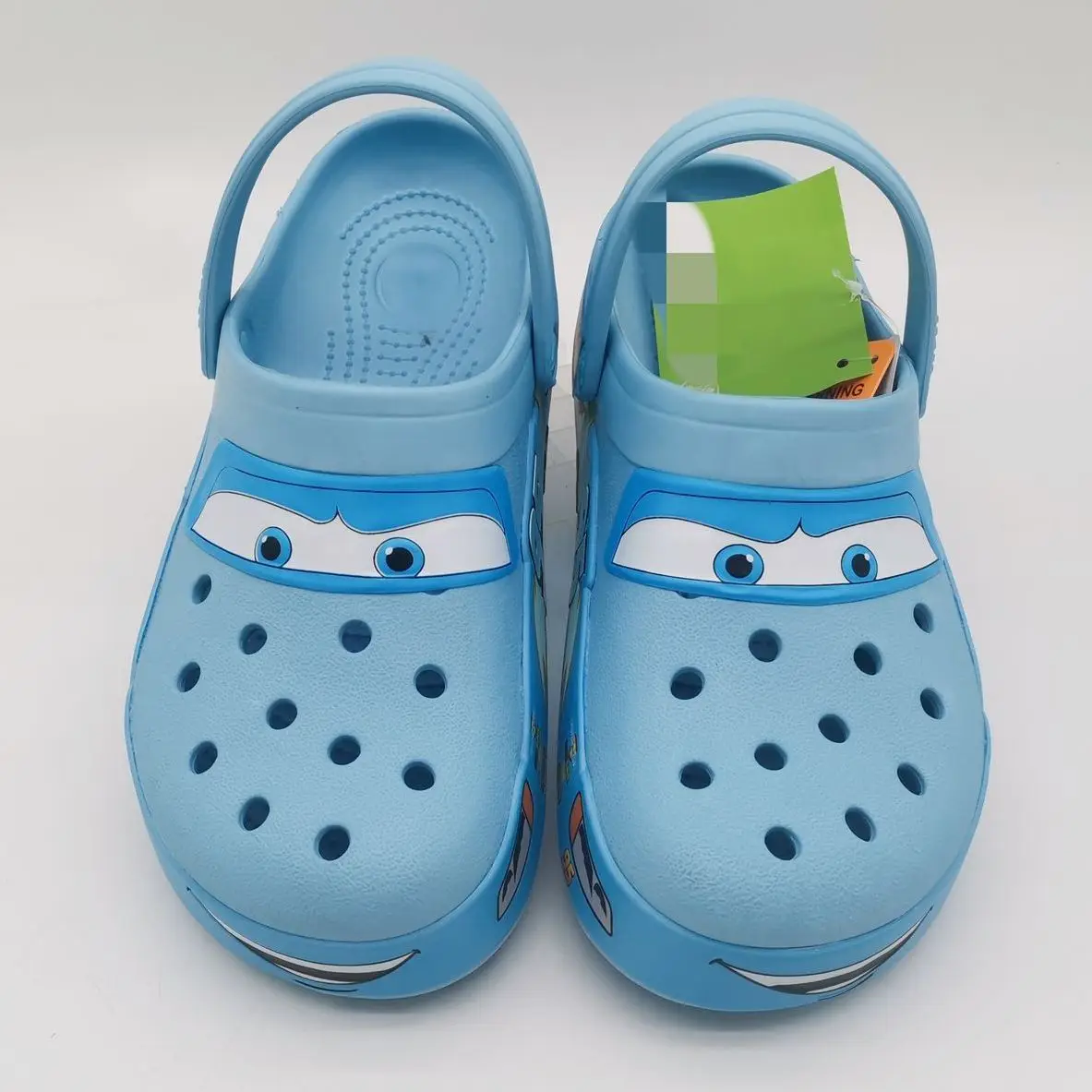 Zuecos con diseño de coche de carreras en color azul oscuro, para adultos, antideslizantes, ligeros, ideales para el jardín, la playa o para usar en el agua. Zapatillas informales de fácil calzado, para niños y niñas.