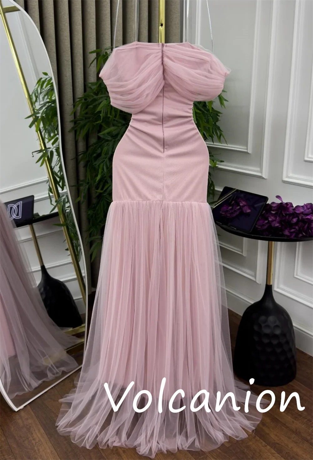 Gaun Panjang Off-the-shoulder A-line Wiru Berpayet Jaring Gaya Modern yang Disesuaikan Acara Seksi yang Dipesan Lebih Dahulu