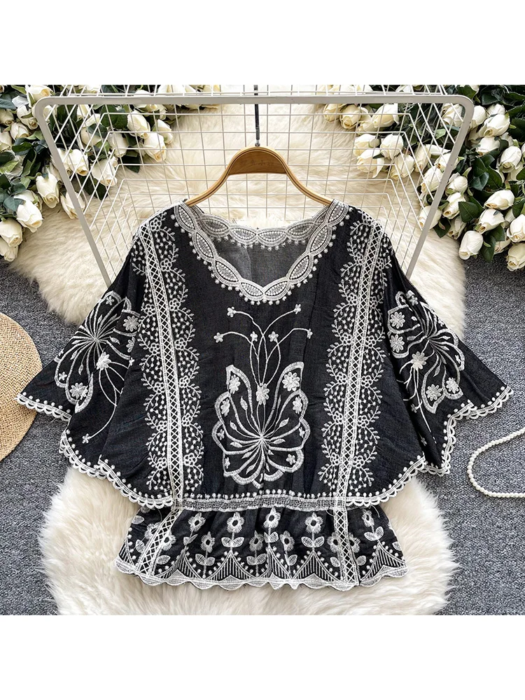 Women Autumn Blouse Korean Temperament Retro Ethnic Style Bat Sleeve Top Embroidered Loose Temperament Top Trendy Blusa BL062