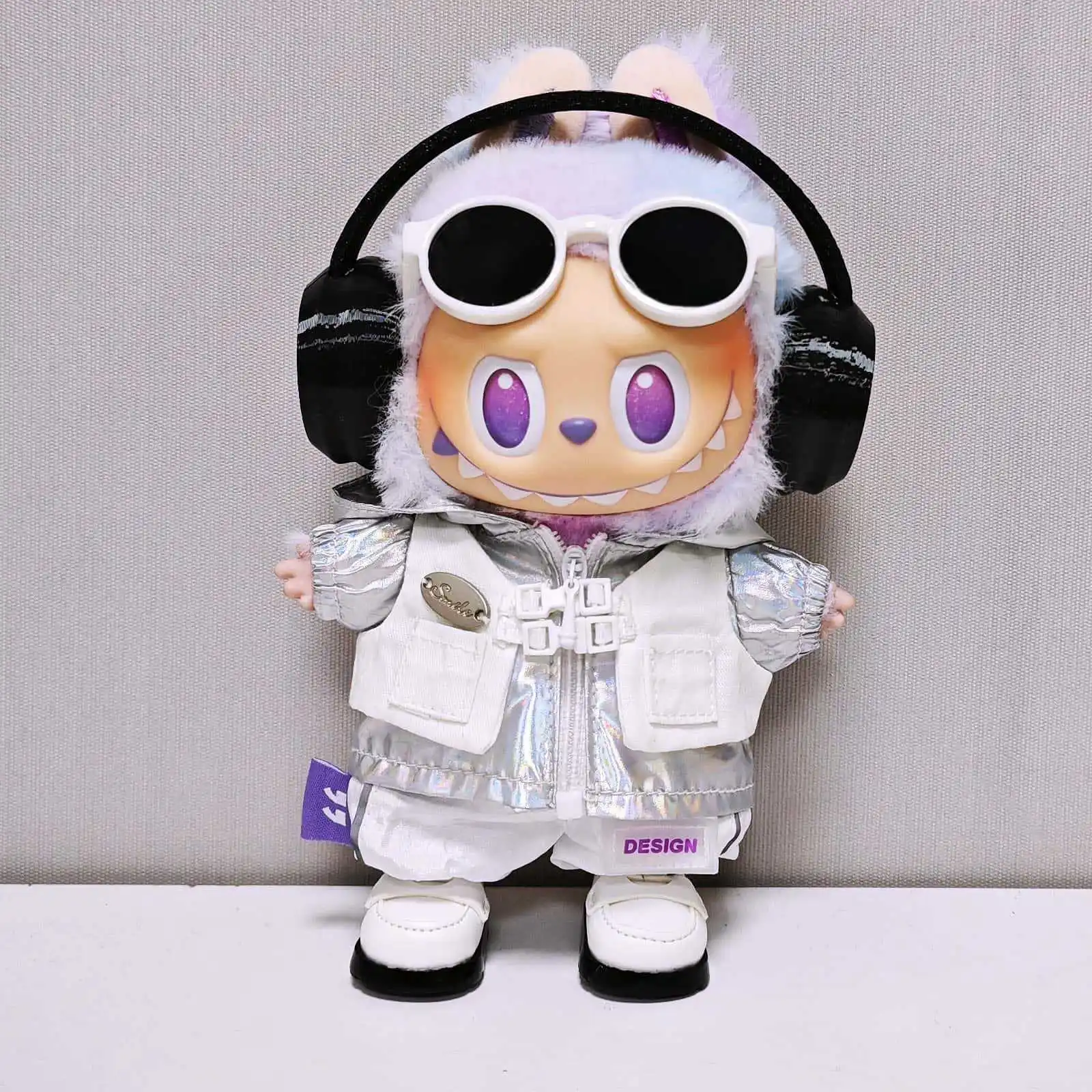 Clothes For Labubu 15/17Cm Dolls Gen 1-3 Futuristic Silver Fake Two-Piece Trench Coat Shoes Set Collection Apparel Hanging