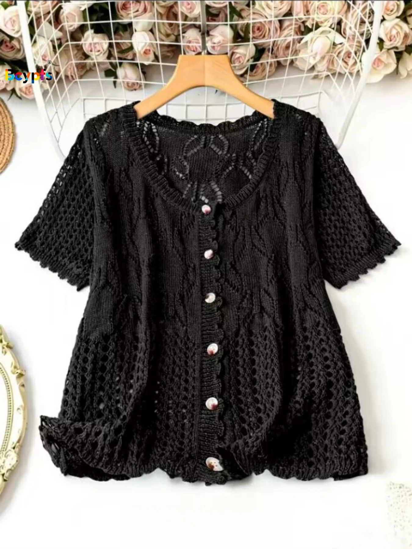 여성용 봄 니트 오픈워크 스웨터, 섬세한 단추와 짧은 소매. 새로운 여름 니트웨어, 캐주얼 스트리트웨어.