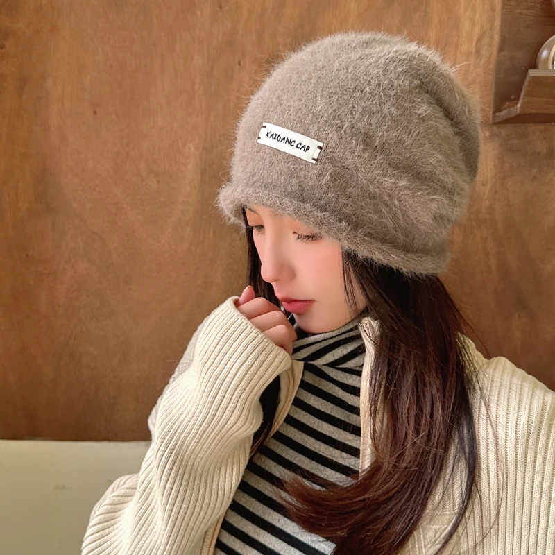 2024 Letter label pile cap women\'s winter plush warm ear protection cold hat casual white plain big head basin cap