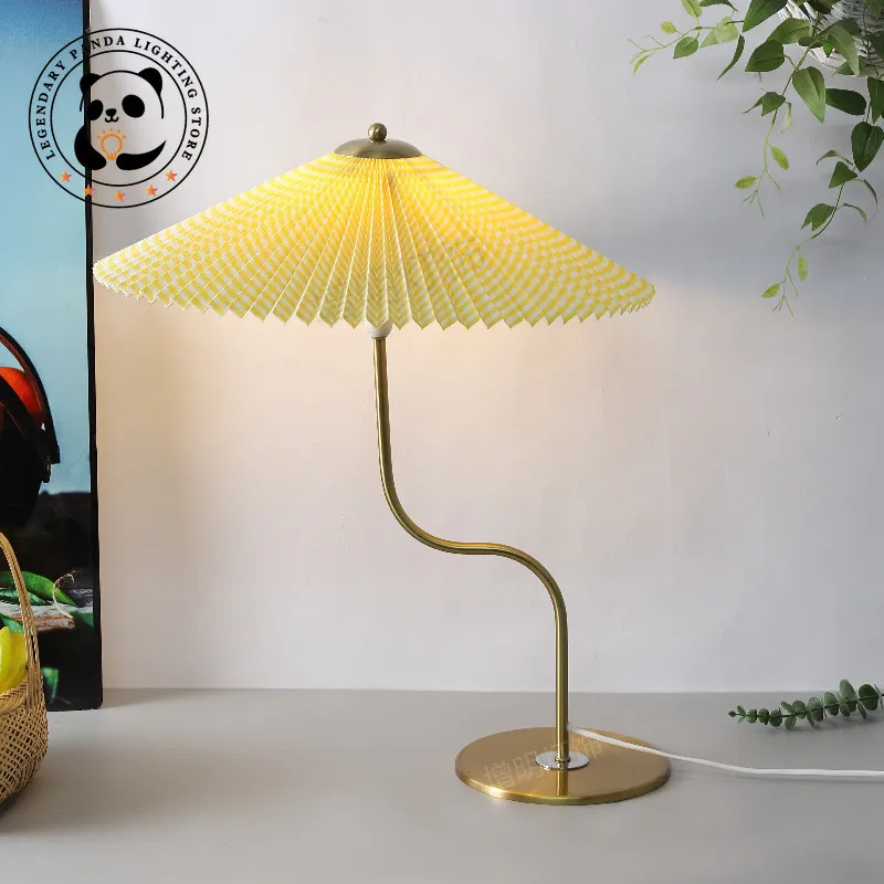 

American Vintage Table Lamps Metallic Luster Pleated Umbrella Lampshade Luminaria Parlor Restaurant Study Bedroom Decor Fixtures