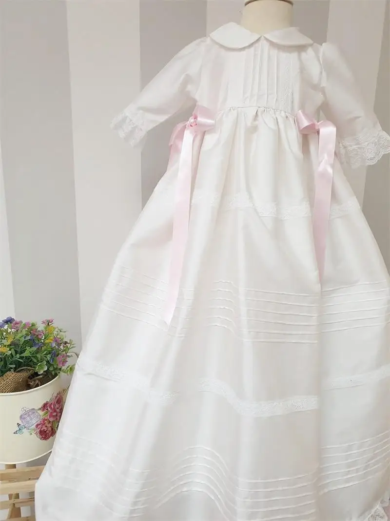 Robe de baptême pour bébé, magnifique robe blanche plissée en dentelle, rubans faits à la main, avec nœud