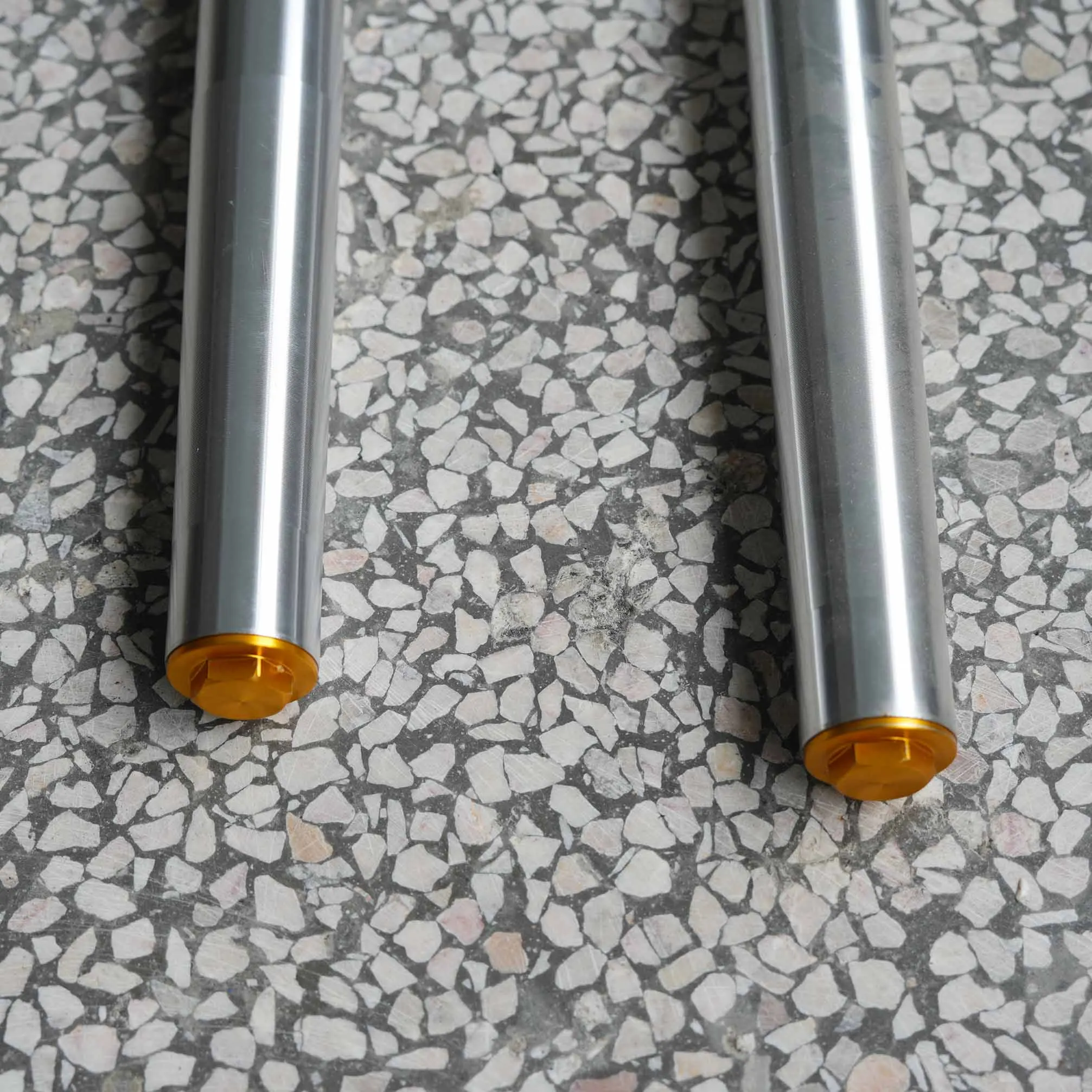 

High Quality Silver Aluminium Inverted Front Fork Shock Absorber for Electric Motorcycles and Bicycles