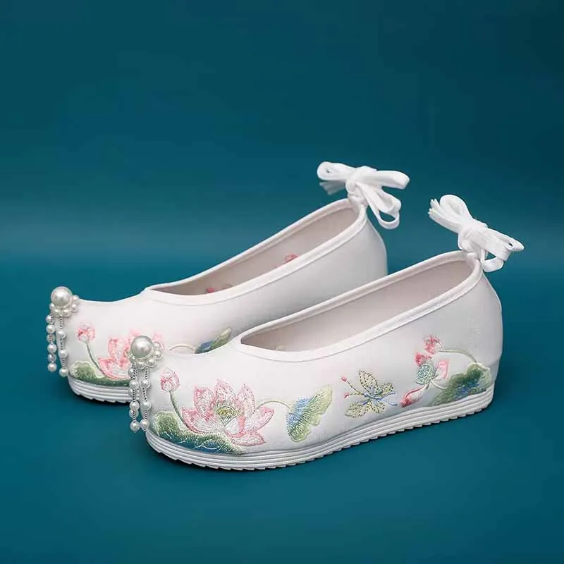 Hanfu Traditional Shoes Women Chinese Flat Embroidery Shoes Vintage Shoes Cosplay Hanfu Shoes White Black Red Plus Size 41 Gift