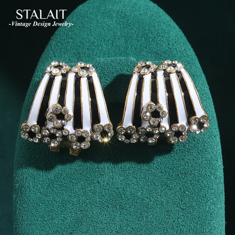 

Vintage Rhinestones Flower Earrings Studs Jewelry Black White Pattern Woman Designer Antique Gold Color Luxury Accessories 2025