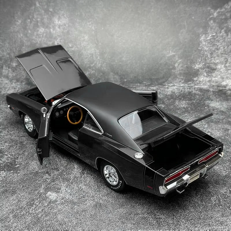 New Stock Maisto 1:18 Dodge Challenger Warhorse R/T 1969 Series Simulation Alloy Miniature Die-Casting Car Model Custom Toy Gift