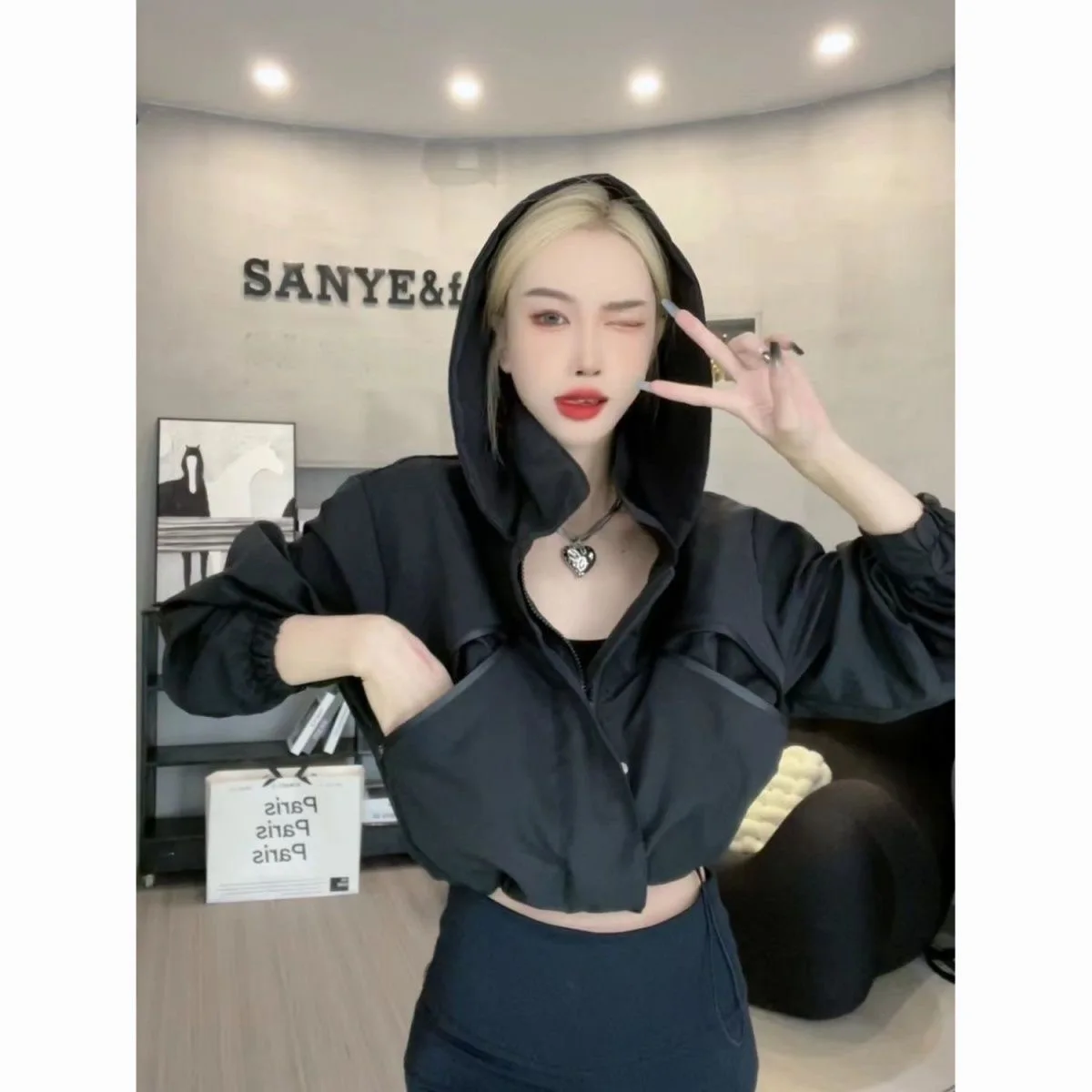 Short Women's Jacket Long Sleeve Loose Casual Korean Version 2025 New Design Sensation Small Crowd Windbreaker Coat