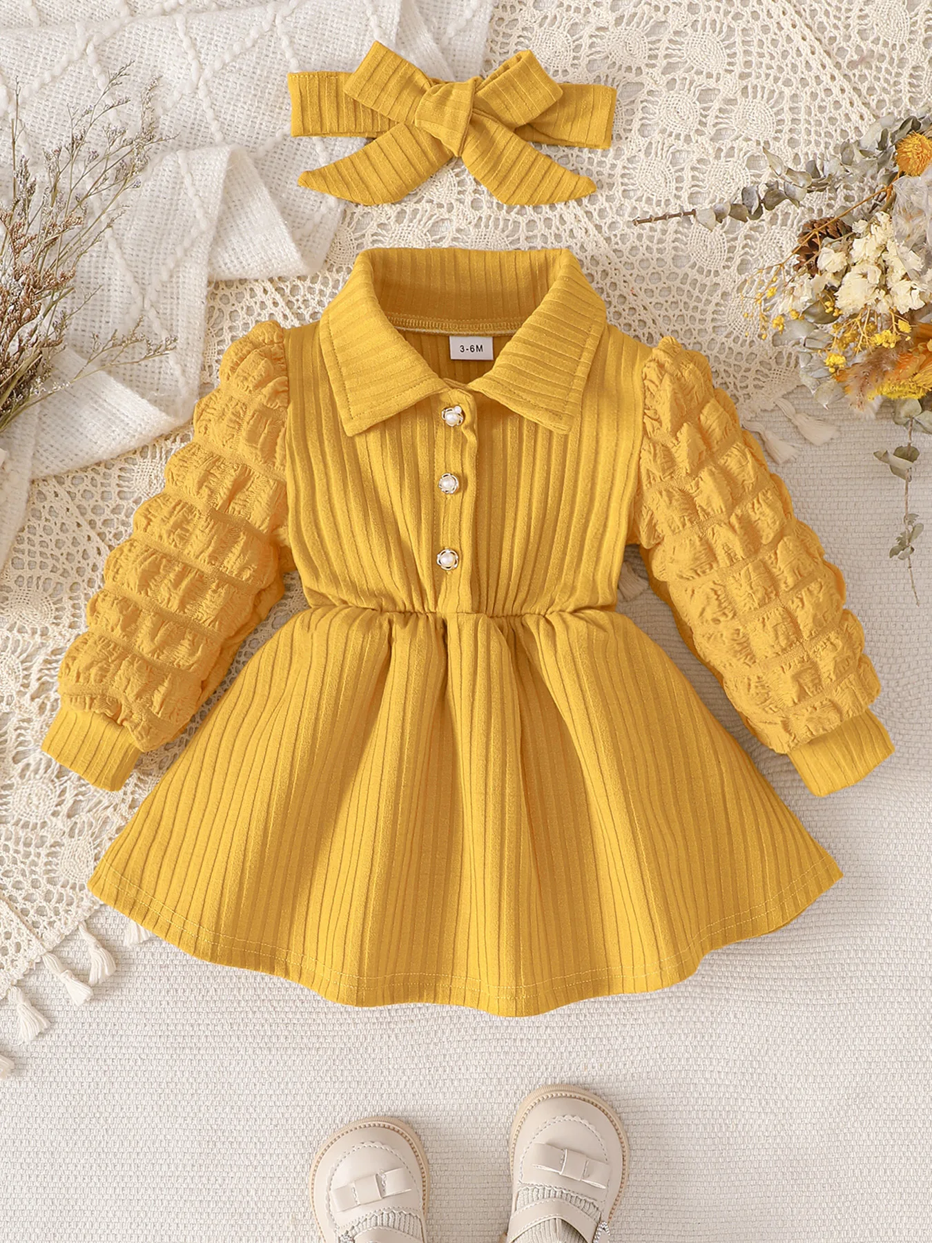 Ingwergelbes, geripptes Strickkleid mit quadratischem Ausschnitt und Puffärmeln + Stirnband mit Schleife, zweiteiliges Set im süßen Prinzessinnen-Stil für Herbst und Winter