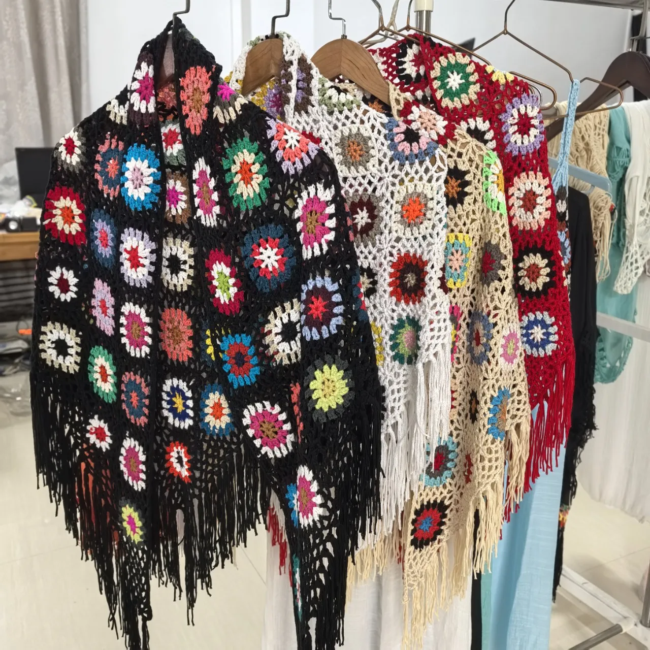 

Богемный вязаный крючком шаль с кисточками ручной работы, женский этнический стиль, посуда с полым шарфом для бабушки