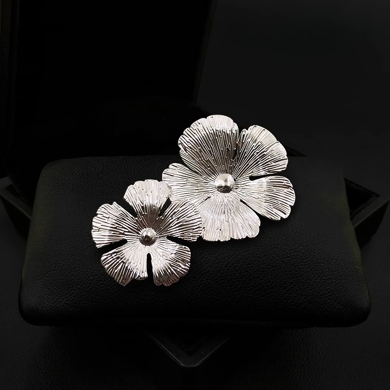 

2059 Exquisite Simple Metal Flower Brooch High-end Fashion Retro Suit Lapel Pin Sweater Jewelry Women Clothing Accessory Gifts