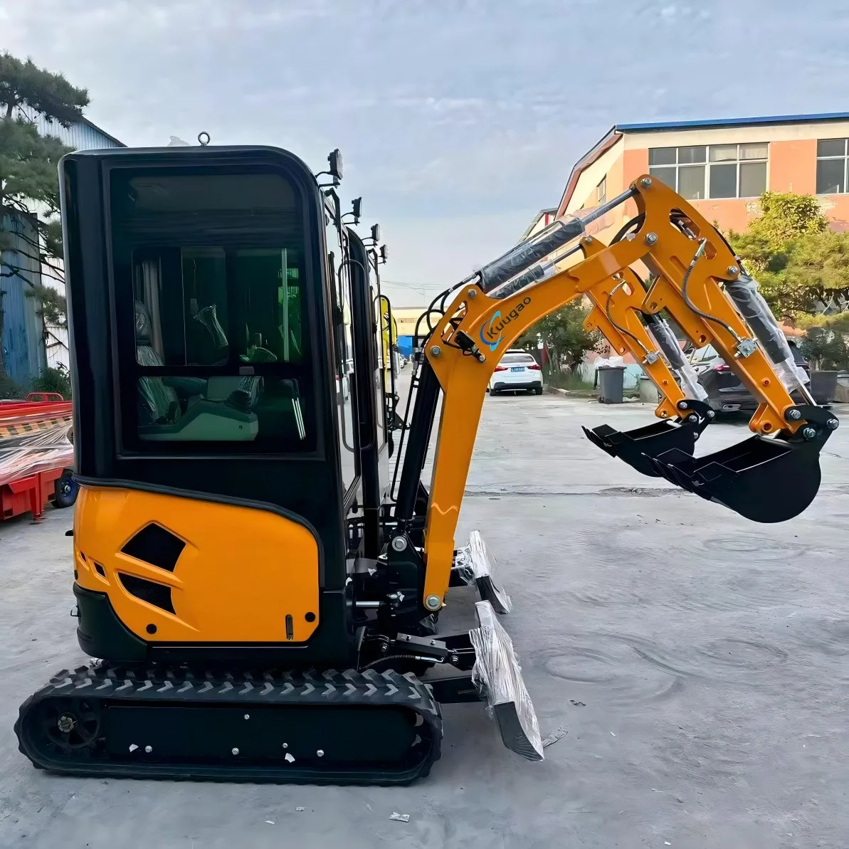 China 2 Ton 1.8 Mini Excavator Free Shipping Customized Multi-function Kubota Engine Digger Small Crawler Farm Excavators Home