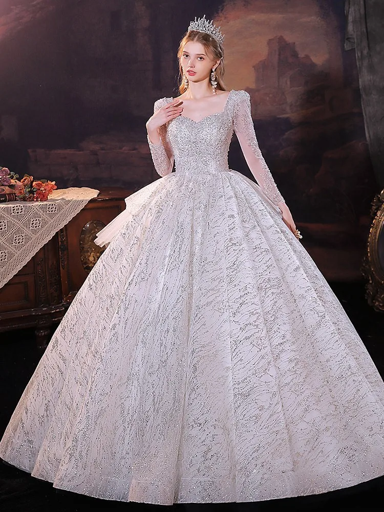 Long-sleeved light new style dress with heavy main fabric and a trailing