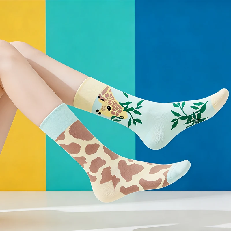 1 Pair Giraffe Asymmetric Mid-Calf Socks Fresh Leaf Animal Print Chic Feminine Style Socks