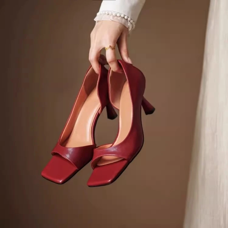 

Sexy toe exposure, simple and retro style, one-strap side opening, fashionable square-toed thin-heeled sandals for women