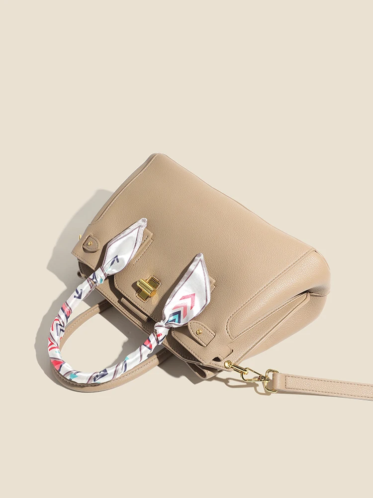 

Platinum Handbag Women's New 2025 High-End Luxury Crossbody Bag for Middle-Aged Mothers Casual Lo Bule Soft Square ape