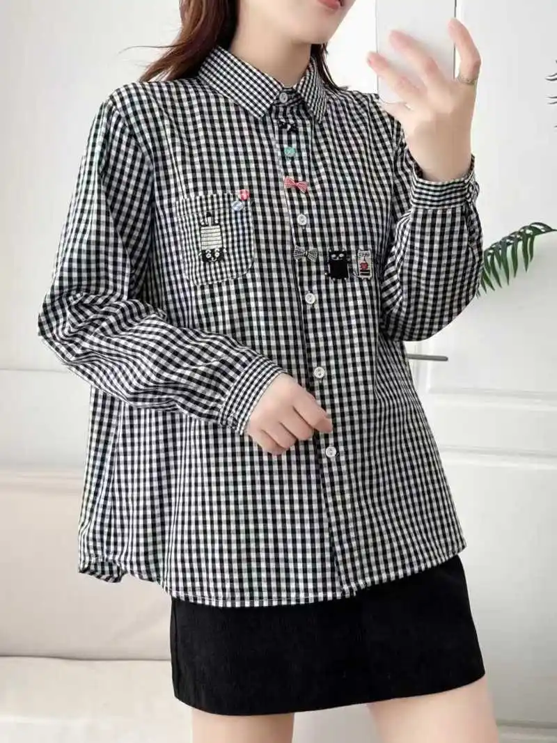 Japanische Mori Mädchen Vintage Plaid Cartoon Katze Stickerei Baumwolle Shirts Frauen Herbst Drehen Unten Kragen Langarm Casual Bluse
