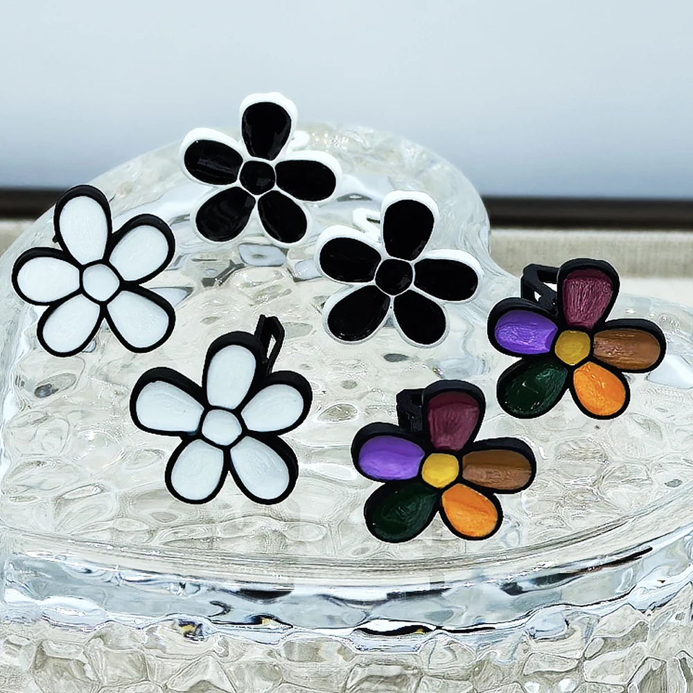 New Fashion Clip on Earrings Colorful Enamel Flower for Women Black White Ear Clips Non Pierced Jewelry Valentine's Day Gift