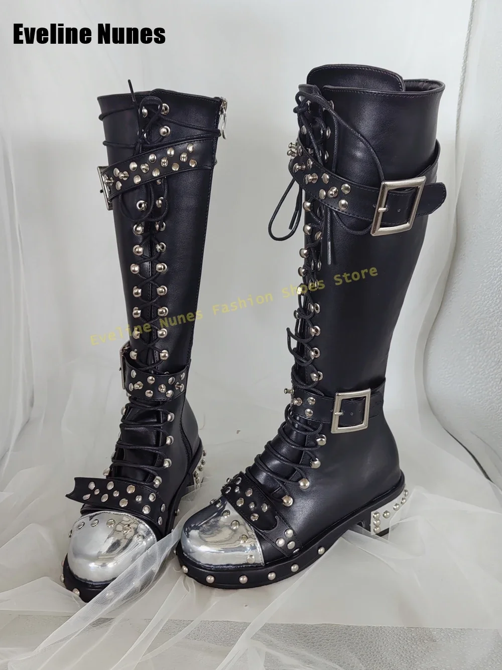 

Y2K Сапоги до колена в стиле ретро, трендовая обувь 2025 года, ботинки в стиле панк с заклепками и пряжкой на ремне, металлические ботинки с круглым носком и квадратным каблуком, перекрестная завязка