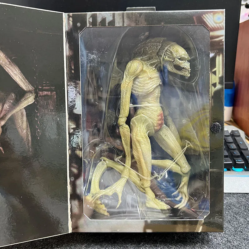 【В наличии 】 Новое первое издание, подлинная NECA Alien 4: Воскрешение смертельного корабля, обратная инопланетянин, 7-дюймовая модель, которую можно сделать