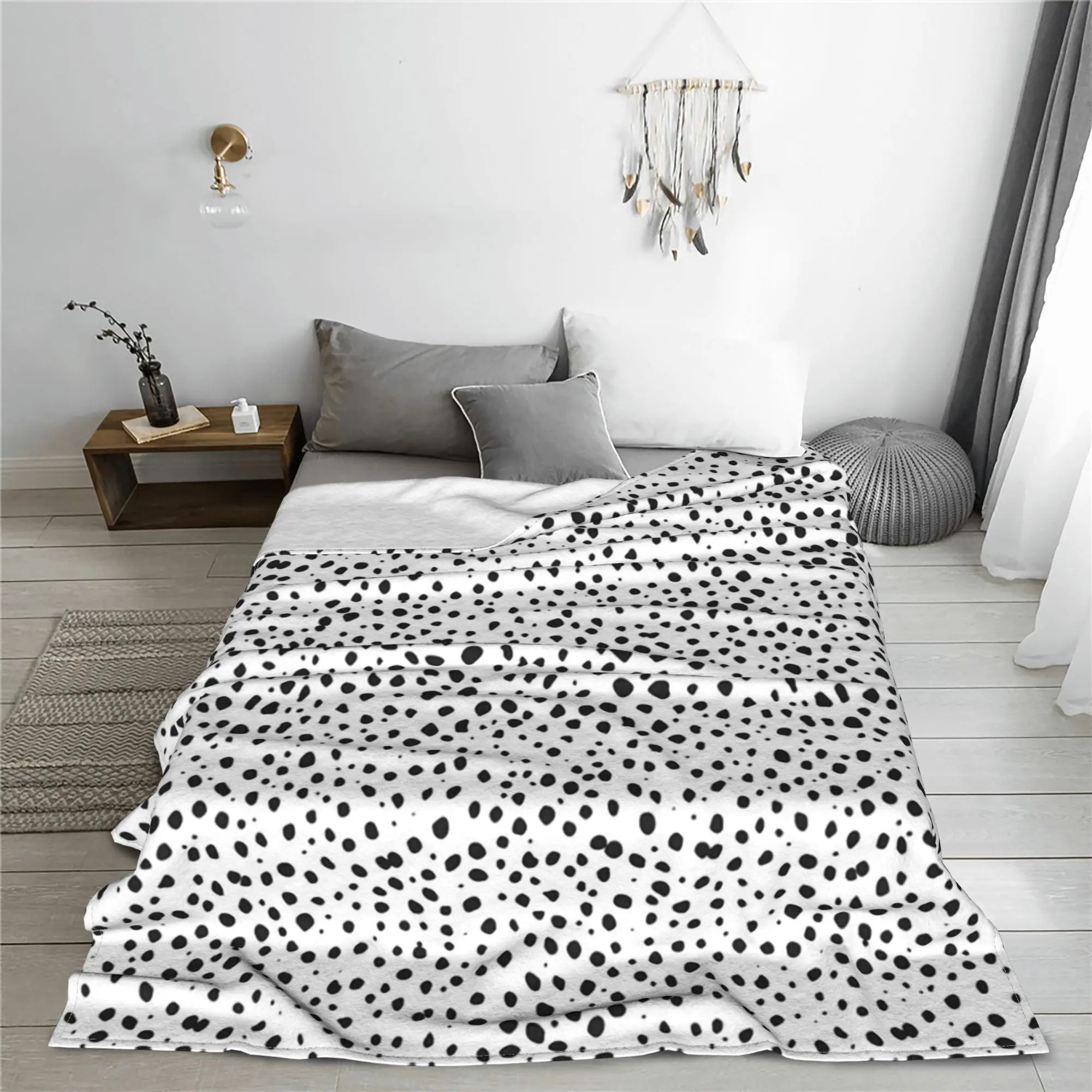 Dalmatian Spots Black and White Polka Dots Blanket Breathable Fleece Sofa Throw Blanket for Home Bedroom Outdoor Quilt