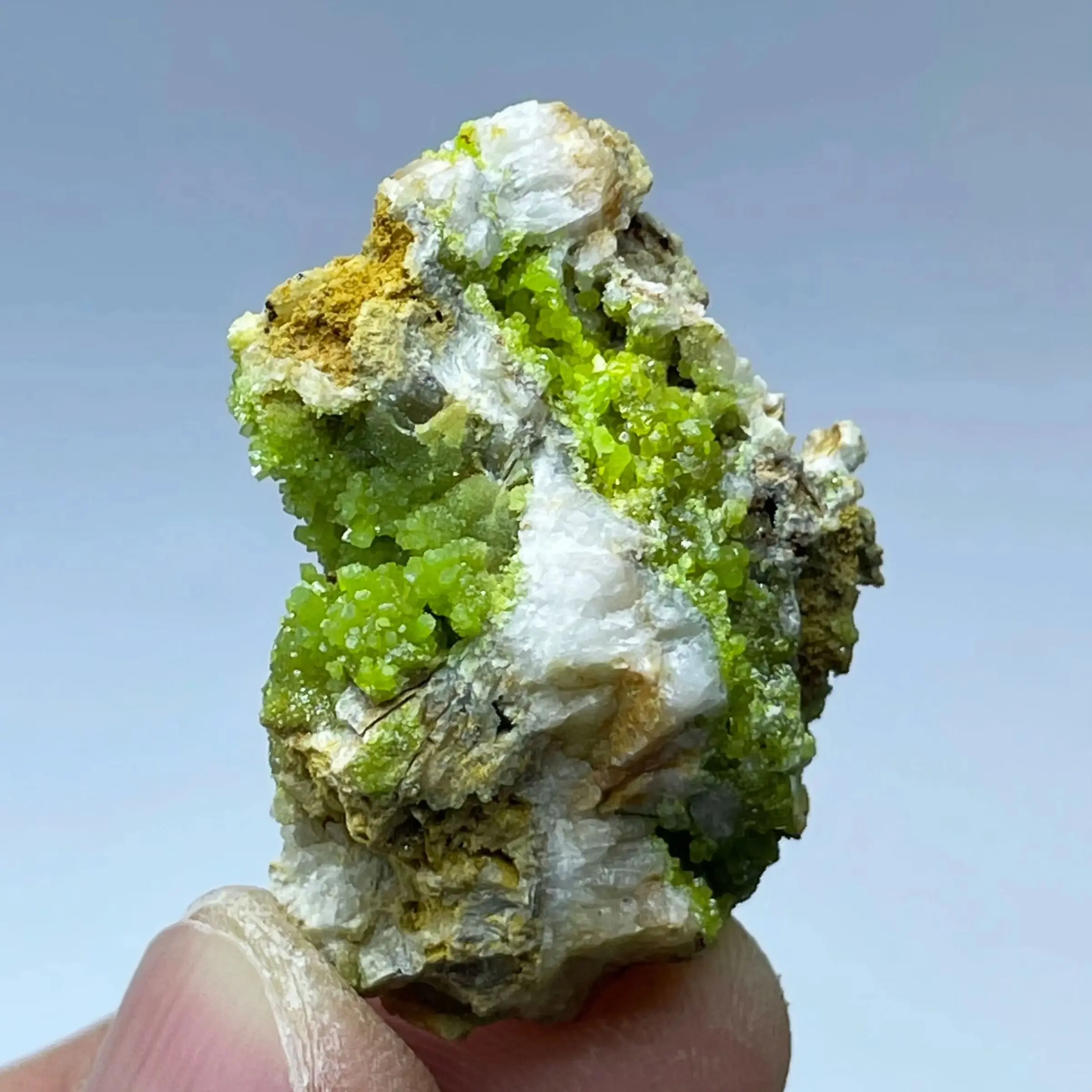 Natural GuangXi Pyromorphite Plumbogummite Mineral Specimen Quartz Rock Healing Stone Home Decor Gift