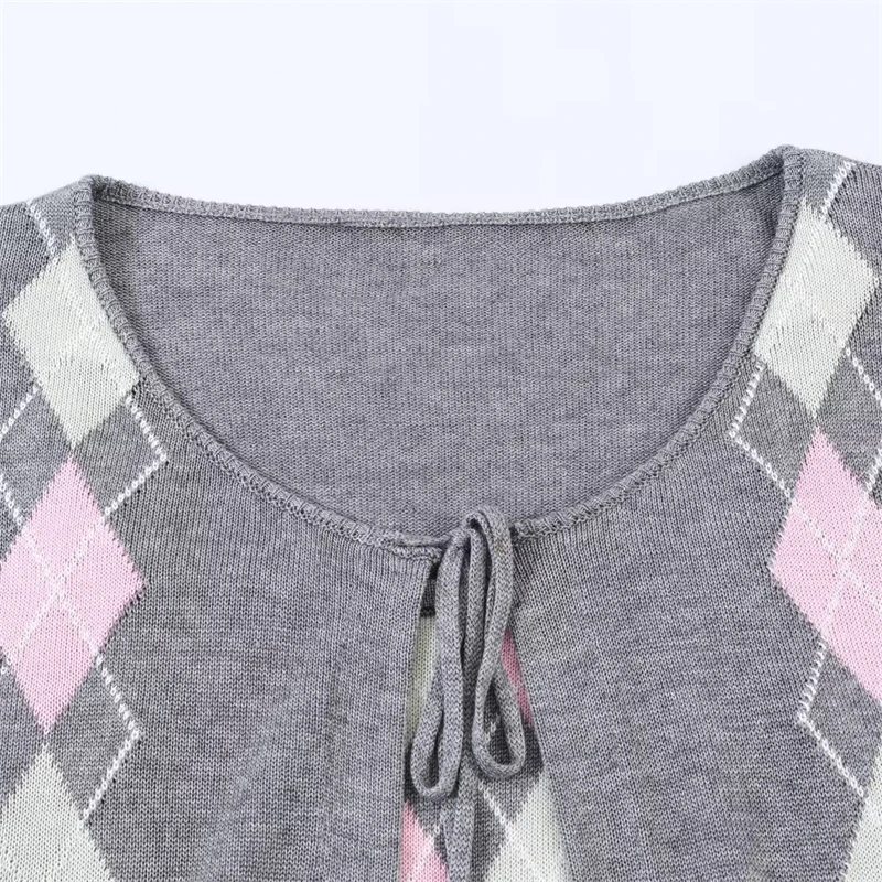 KEYANKETIAN 2026 New Women's American Retro Cropped 2-in-1 Knit Top Argyle Slim Fit Tie Front Y2K Preppy Cardigan Asymmetrical view 3