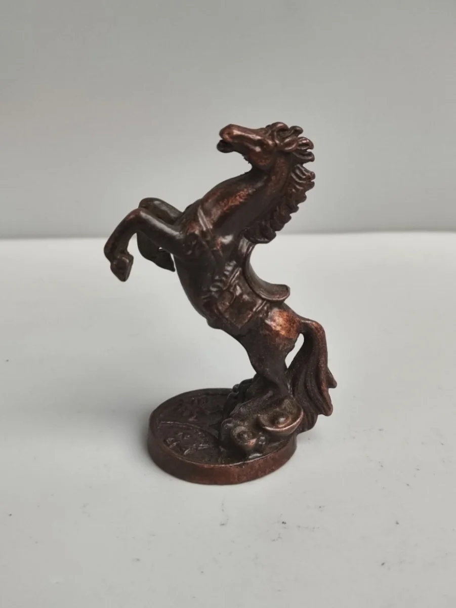 

Antique bronzes make a fortune, treasure horses, meaning horse to success, zodiac horse home office desktop.