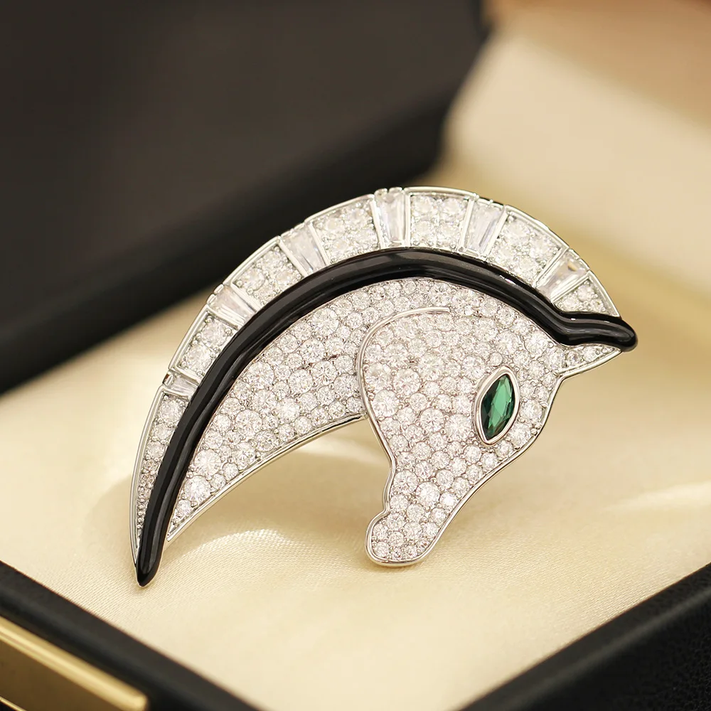 New Chinese Zodiac Horse Head Brooch Personalized Drip Oil Micro Inlaid Zirconia Stone Animal Accessories Pins Men and Women
