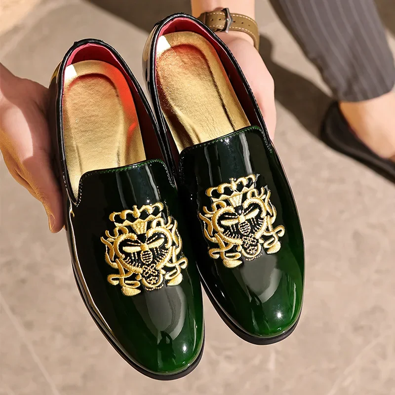 2025 New Men Dress Shoes Designer Embroidered Moccasins Luxury High Quality Men Casual Shoes Fashion Patent Leather Loafers Male