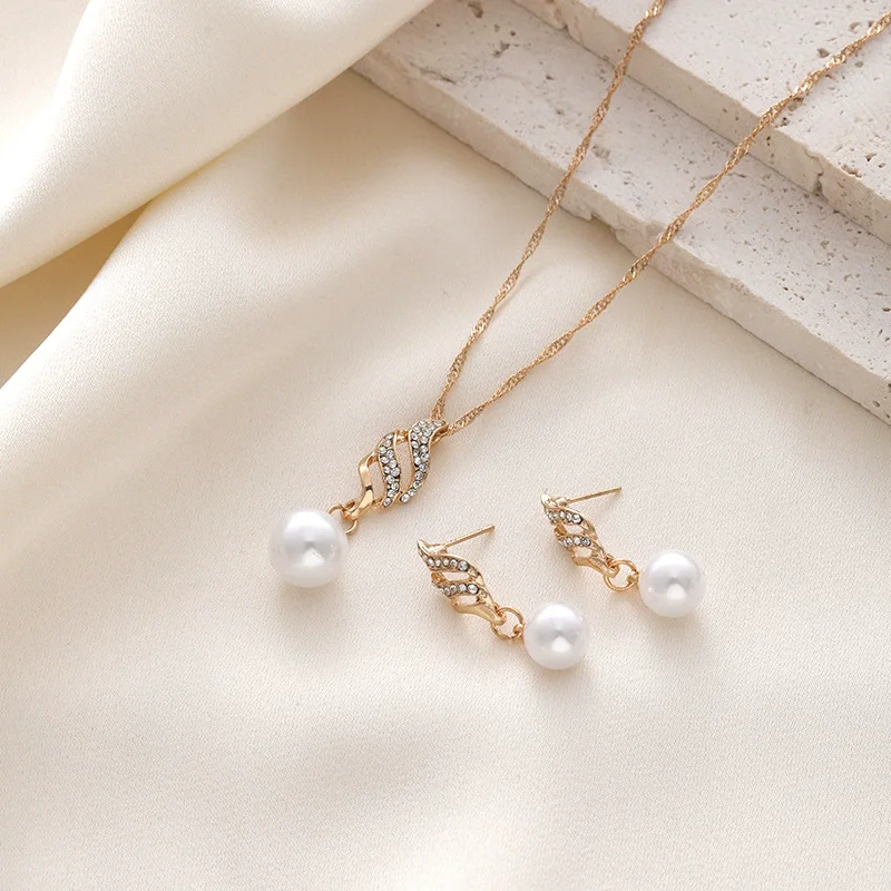 트렌디한 라인스톤 속이 빈 잎 모양 모조 진주 펜던트 - Baroque Pearl Pendant Necklace Gold 리뷰 및 가격