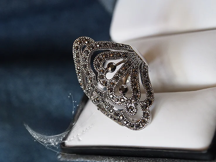 

Exaggerated Bla Gemstone Ring Finger Ring Retro Floral Pattern Women's Faion Jewelry Korean Sle Alloy Ring Lady's Acces...