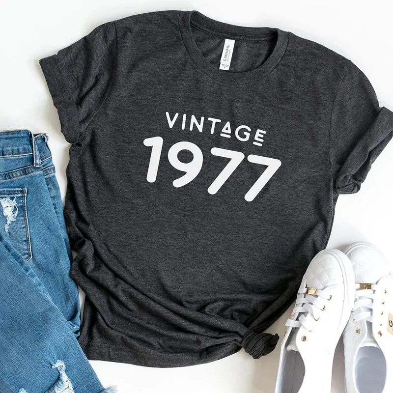 

2024 Vintage 1977 T-Shirt Women 47 Years Old 47th Birthday Gift Girls Mom Wife Daughter Party Top Tshirt Streetwear Tee S