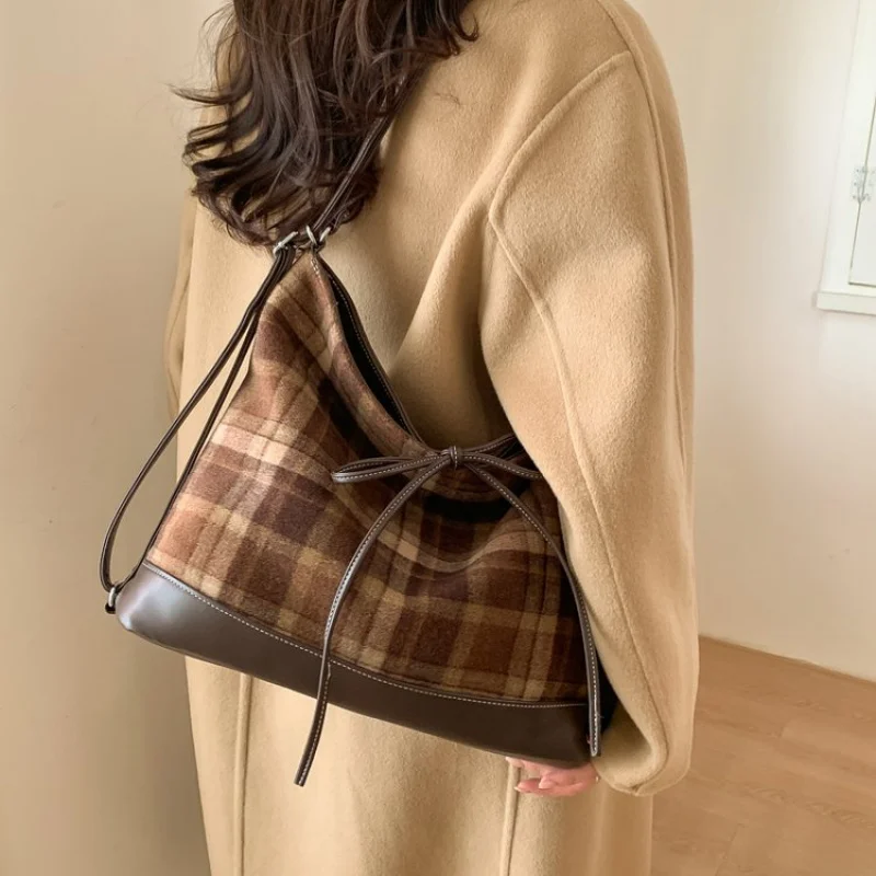 

Chic Ladies Crossbody-Bag Crafted From Deerskin Leather Boasting High-End Honduras Casual Spacious Soft Daily Look