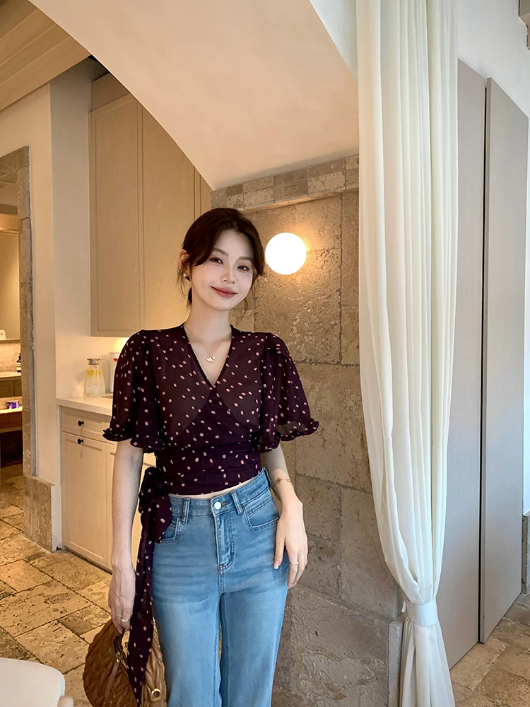 

Летний женский топ Syeee фиолетового цвета в горошек с поясом, короткий, с кружевной отделкой и оборками, из шифона, модный, стройнящий, без рукавов