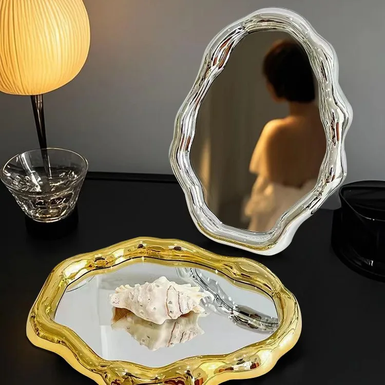 Stile di lusso e di fascia alta, specchio per il trucco di alto livello estetico, tipo da tavolo, può essere posizionato in montante come pezzo di mobili