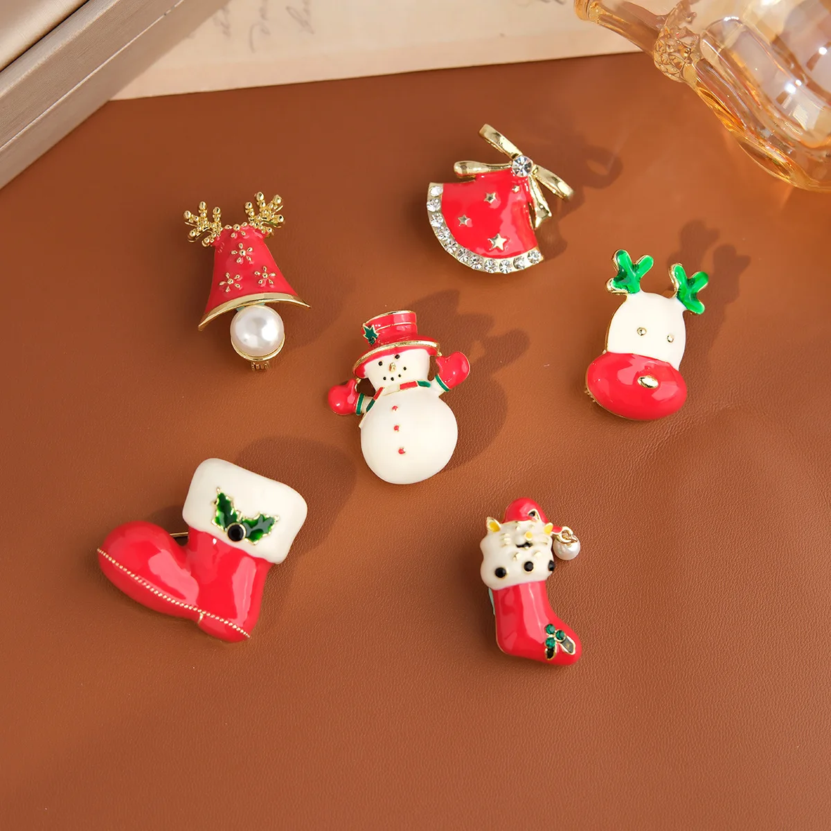 

Преувеличенная брошь в виде цветка из сплава в стиле ретро со стразами, высококачественная модная женская брошь-кардиган на груди, аксессуар на груди