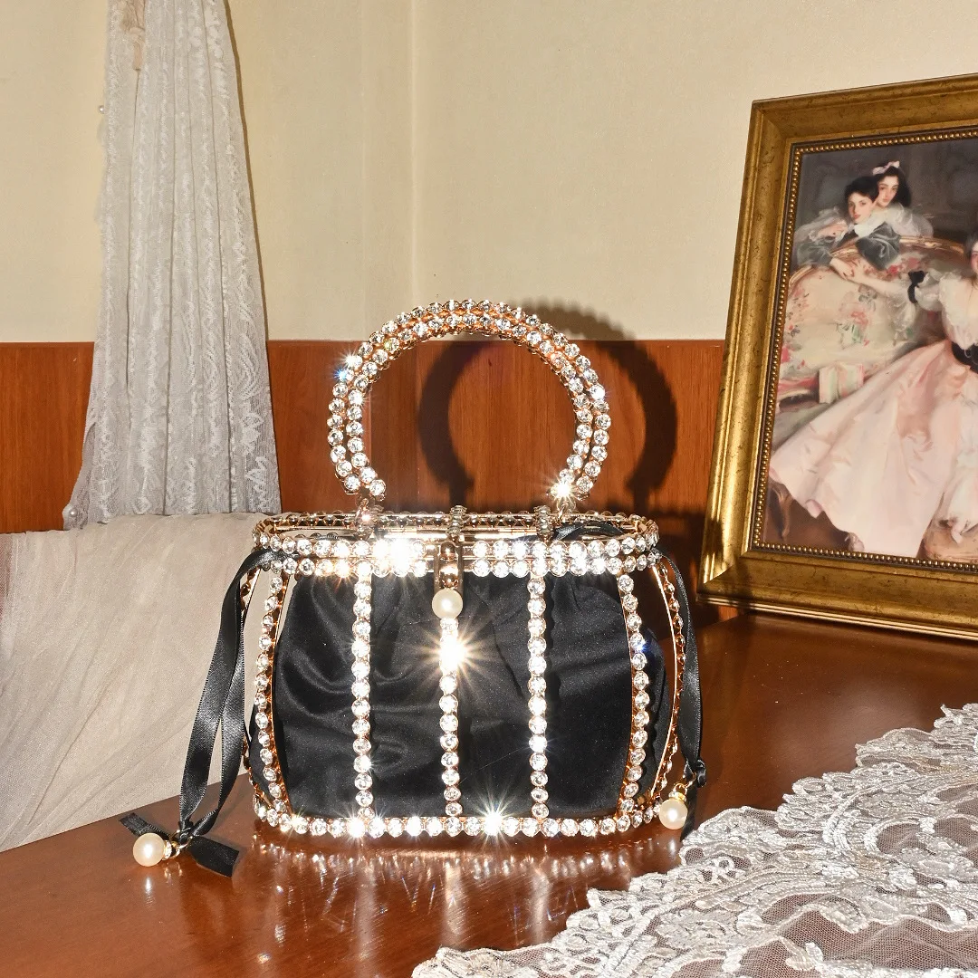 Leichter Luxus, elegantes Design, Promi-Stil, Metall-Lochmuster-Korb, Bankett-Glitzer-Wasserdiamant, durchbrochene Ketten-Beuteltasche – Detail 2