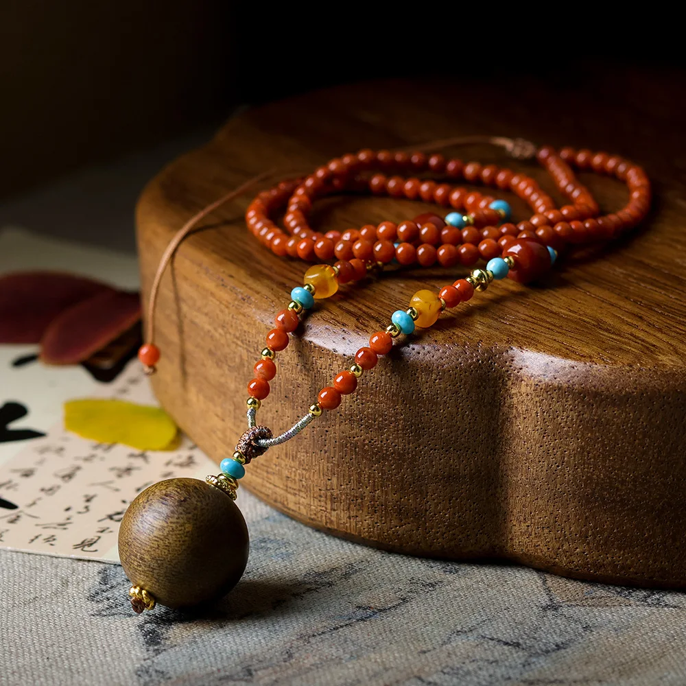 Diseño original: ágata roja del sur emparejada con el collar con colgante de Qinan amarillo que se hunde, cadena de suéter de estilo chino para juguetes culturales