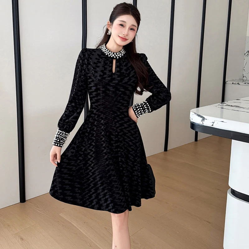 

Retro Temperament Spring Elegant Black Velvet Evening Party Dress Luxury Pearl O-Neck Long Sleeve Casual A-Line Dress Vestidos