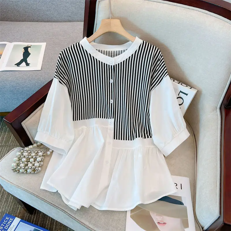 Round Neck Patchwork Fake Two-piece Striped Shirt for Women's Summer 2024 New Oversized Design, Slimming Top Shirt