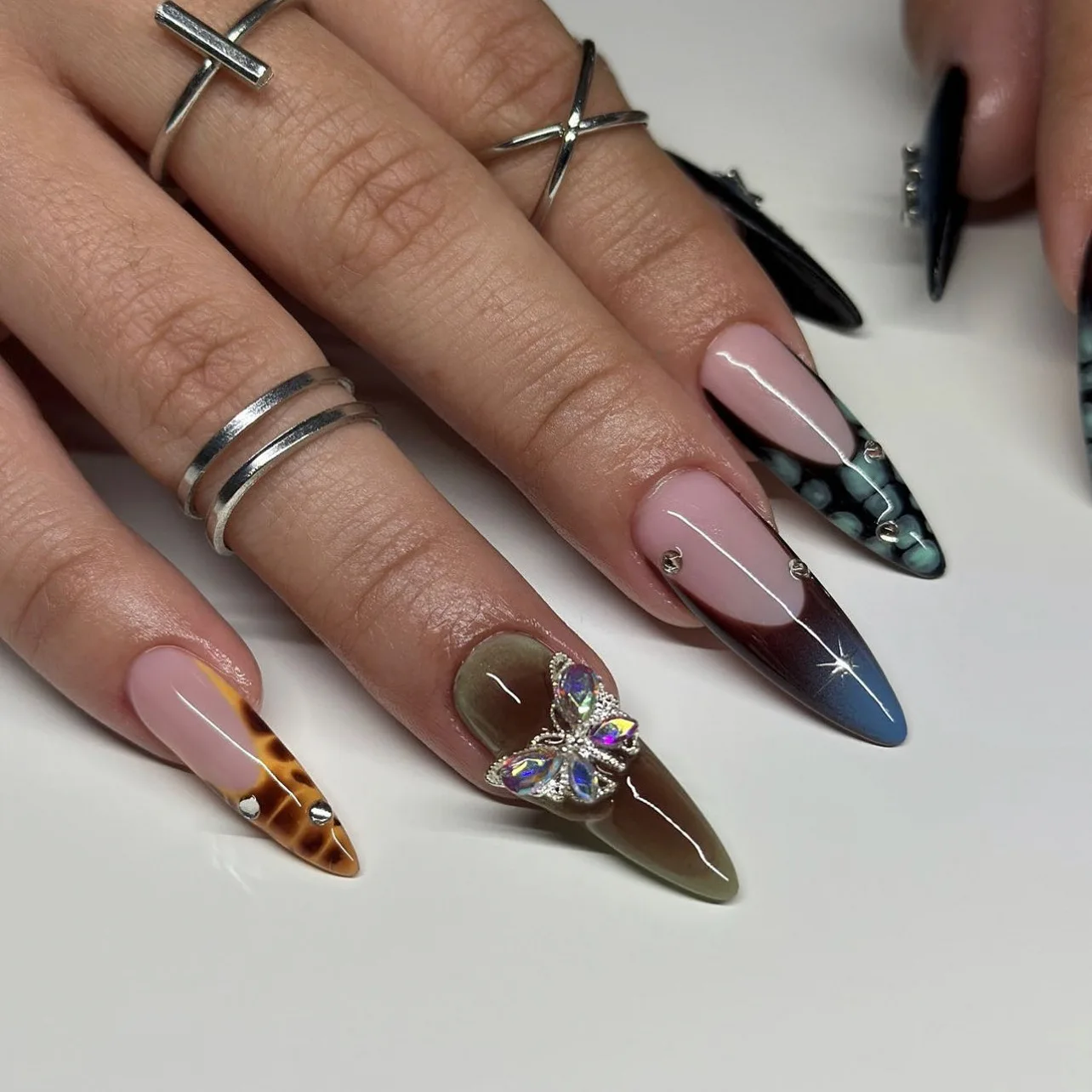

24Pcs Ultra long and sharp style False Nail Autumn butterfly gradient black Wearable Handmade Manicure Fake Nail