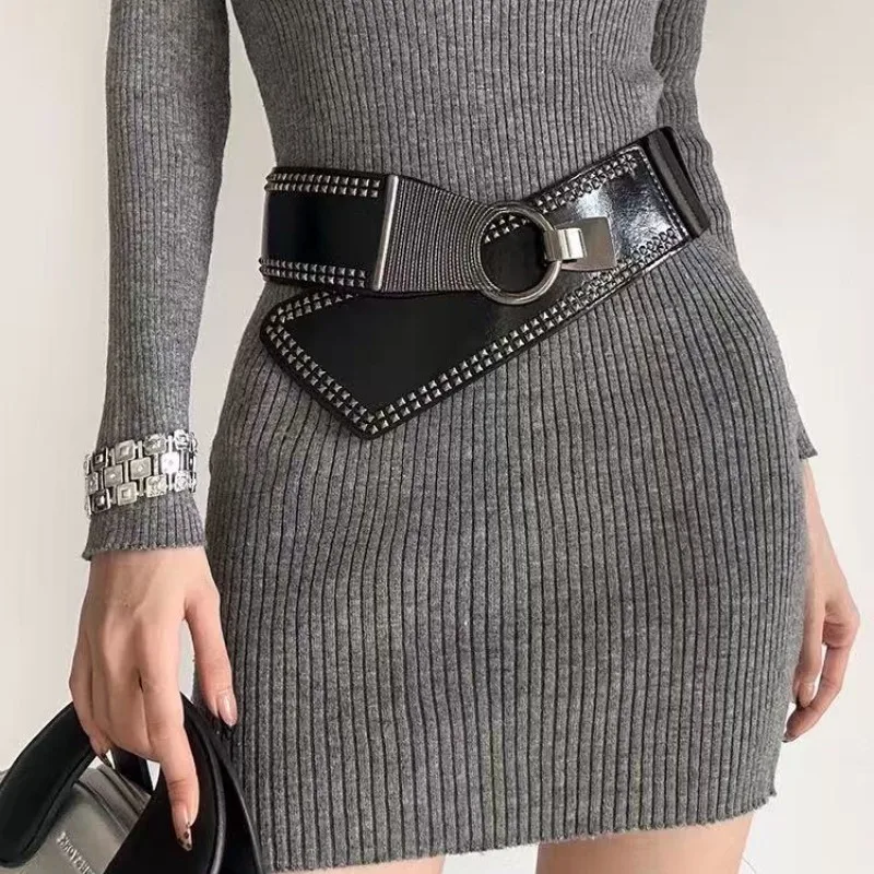 

Широкий женский пояс с заклепками в стиле панк для универсального использования с платьями; эластичный и модный.